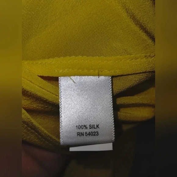 Banana Republic Silk Tank Top in Yellow size 8 Cutout Summer Flowy - Picture 4 of 5